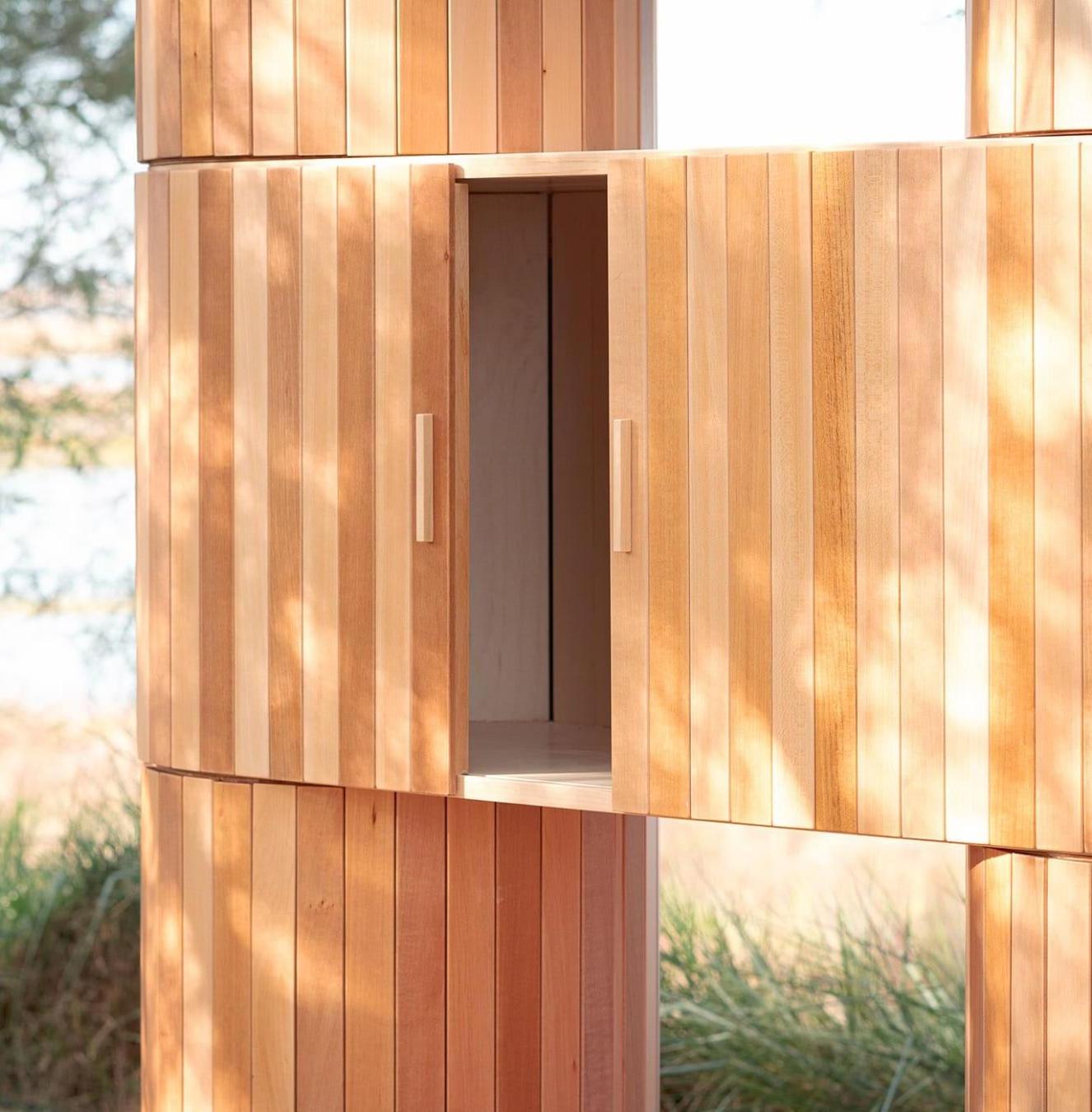 Шкаф из натуральной липы