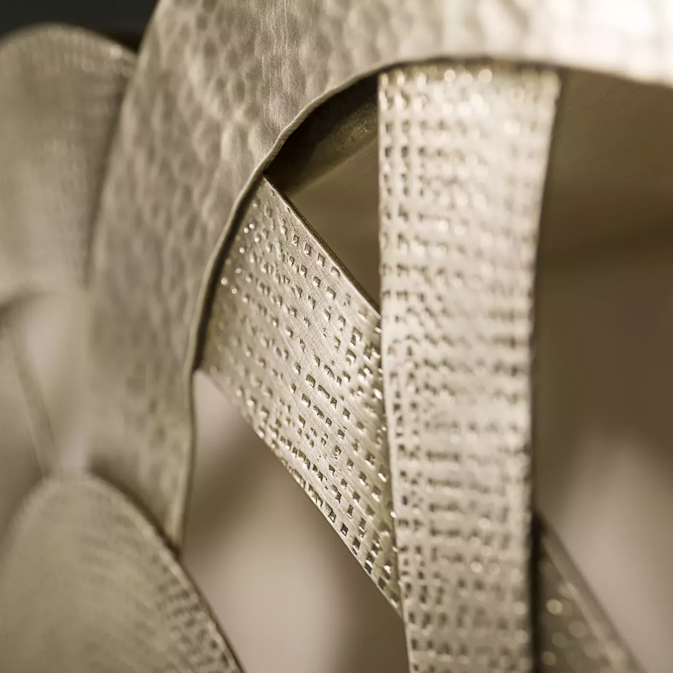 Позолоченное зеркало