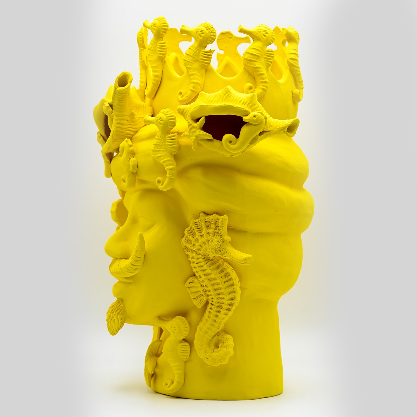 Скульптура желтая Moor's Head