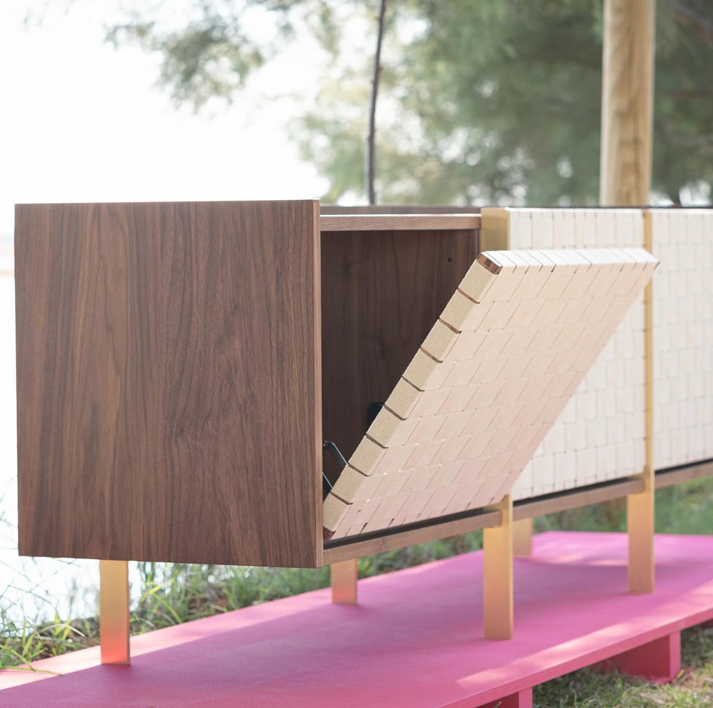 Тумба из престижного ореха канелетто