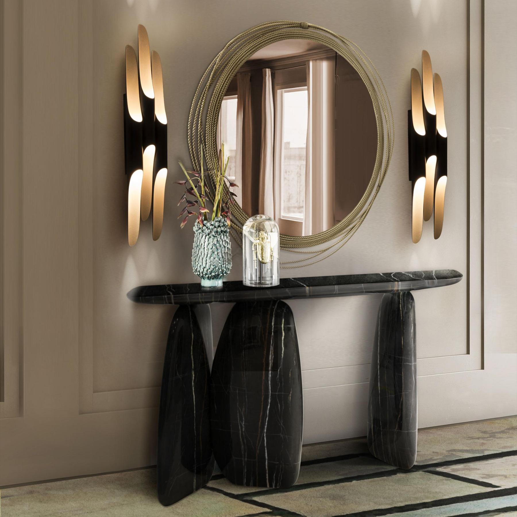 Круглое настенное зеркало из латуни