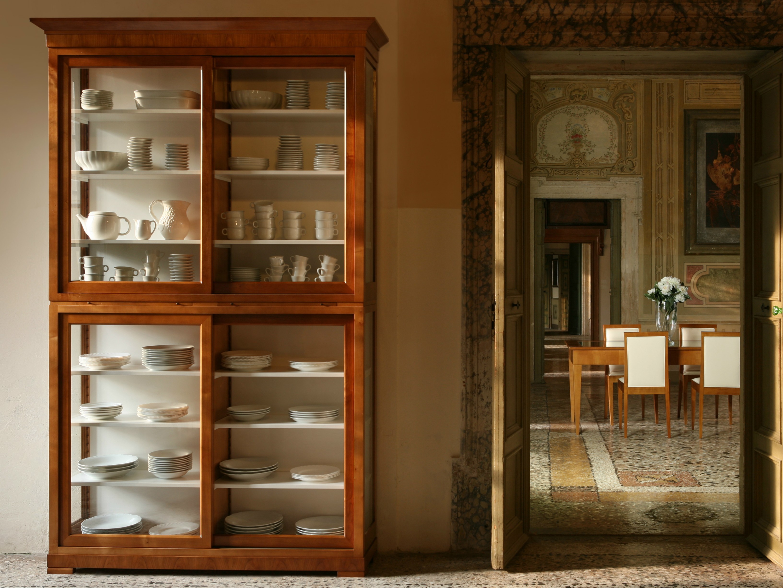 Biedermeier кітап шкафы