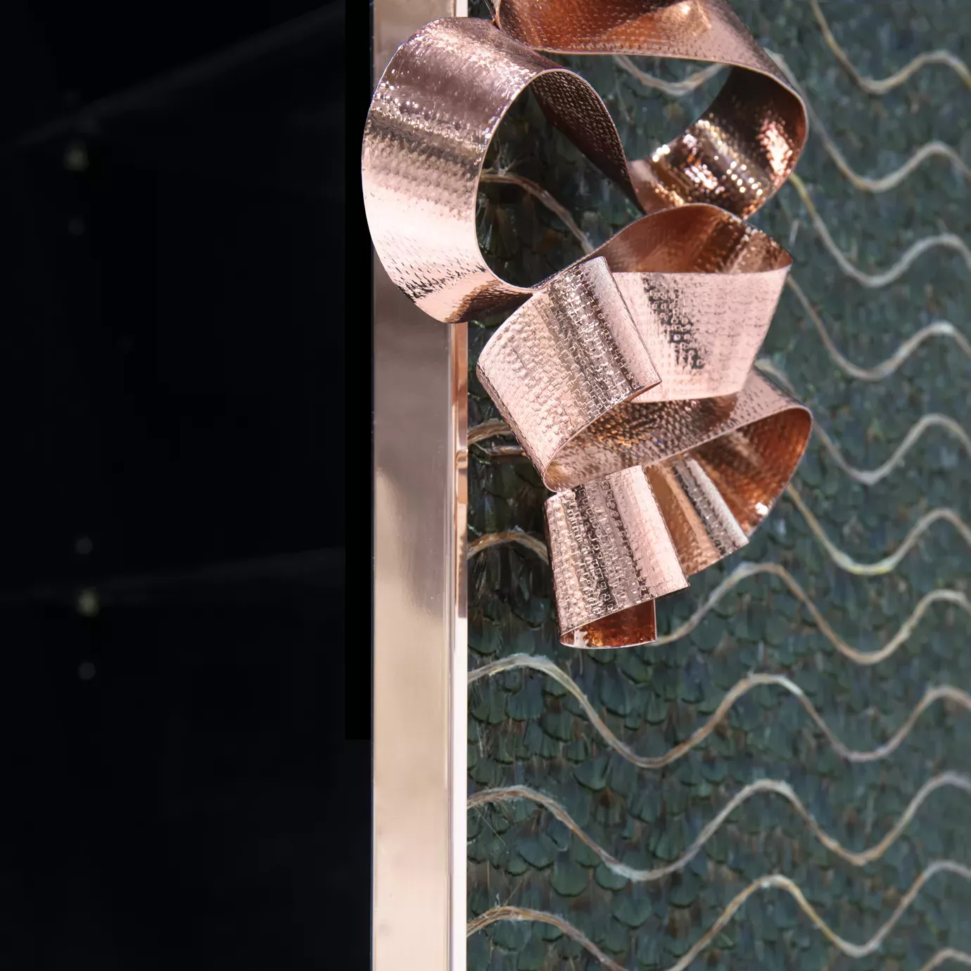 Шкаф с натуральными перьями Mirage