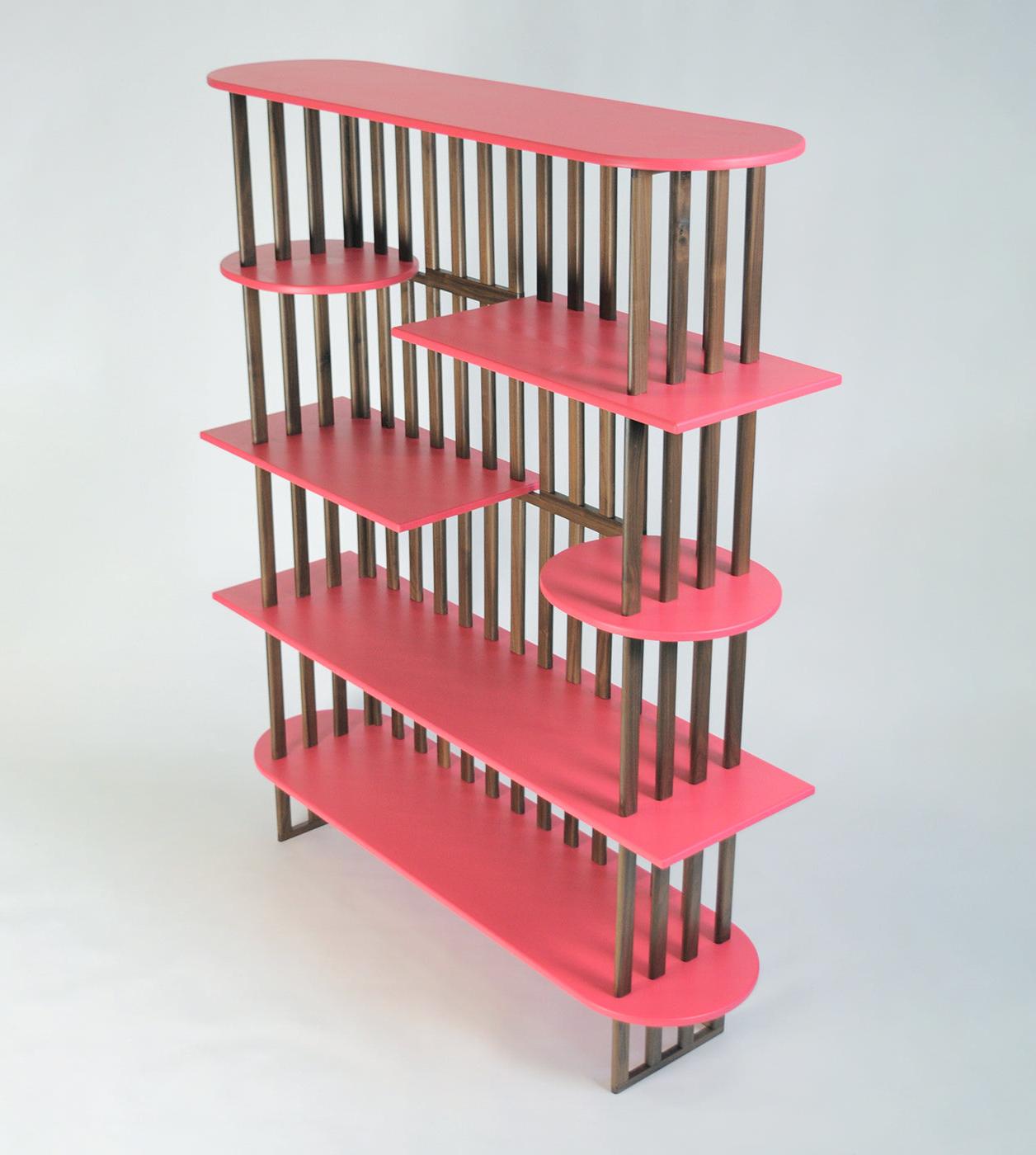 Розовый пятиуровневый книжный шкаф