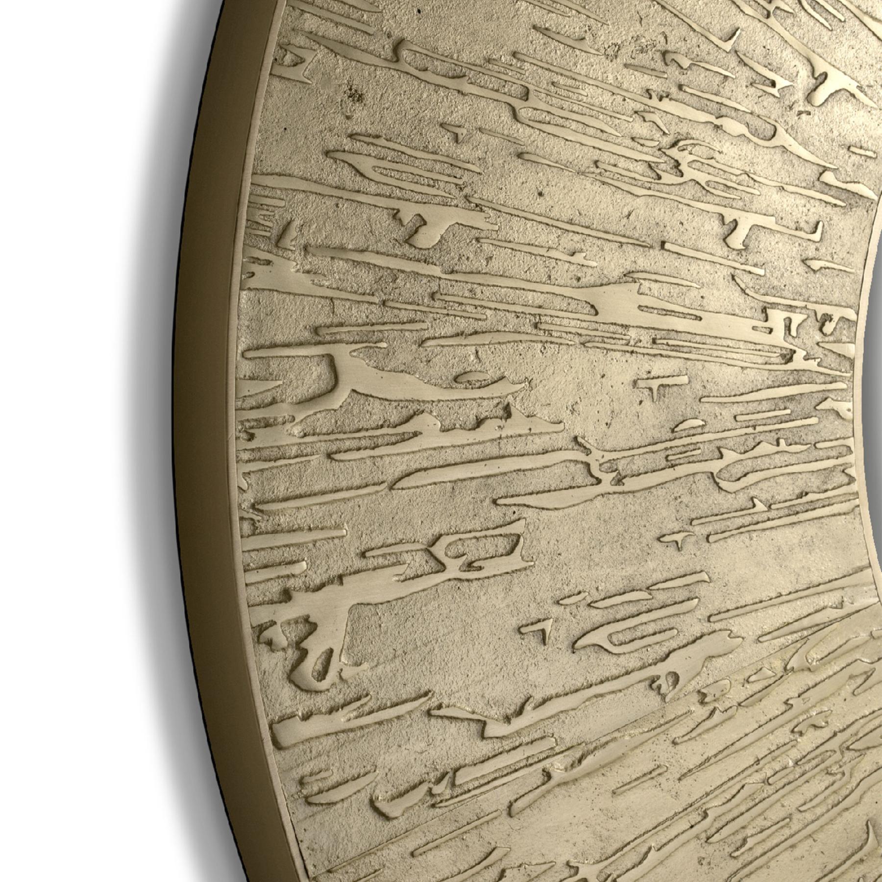 Круглое акцентное зеркало из латуни