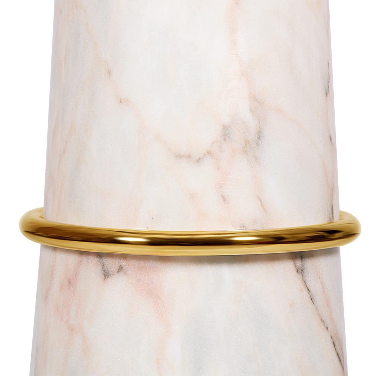 Стол на пьедестале из мрамора