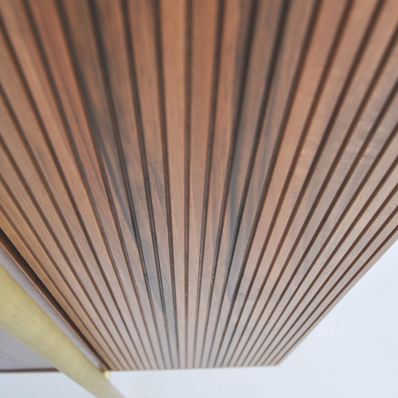 Минималистичный шкаф из дерева