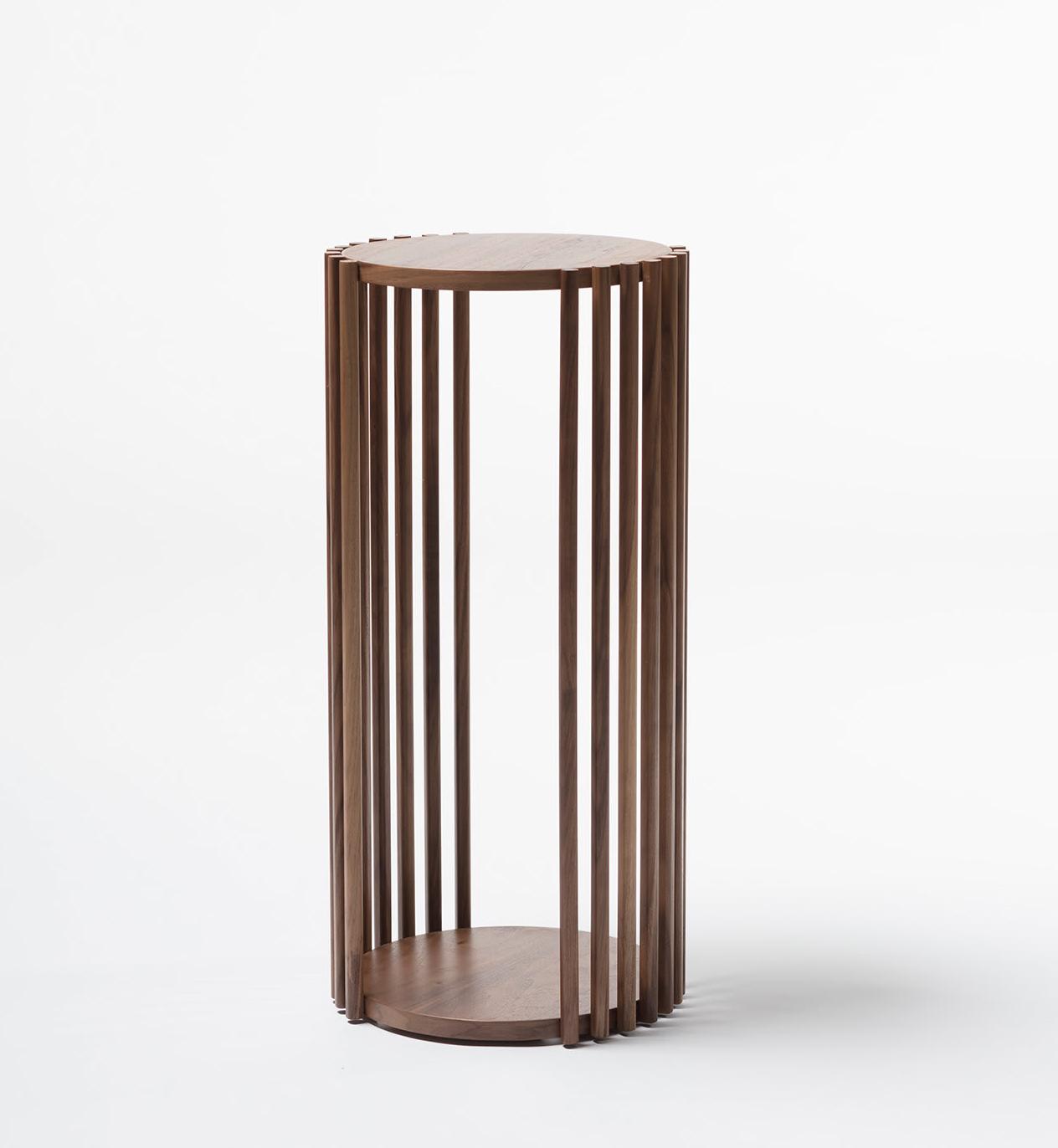 Современный круглый приставной столик