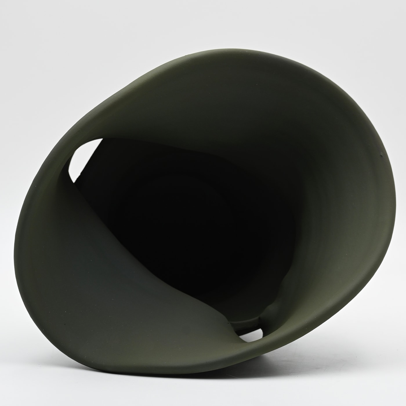 Ручная ваза зелёного цвета