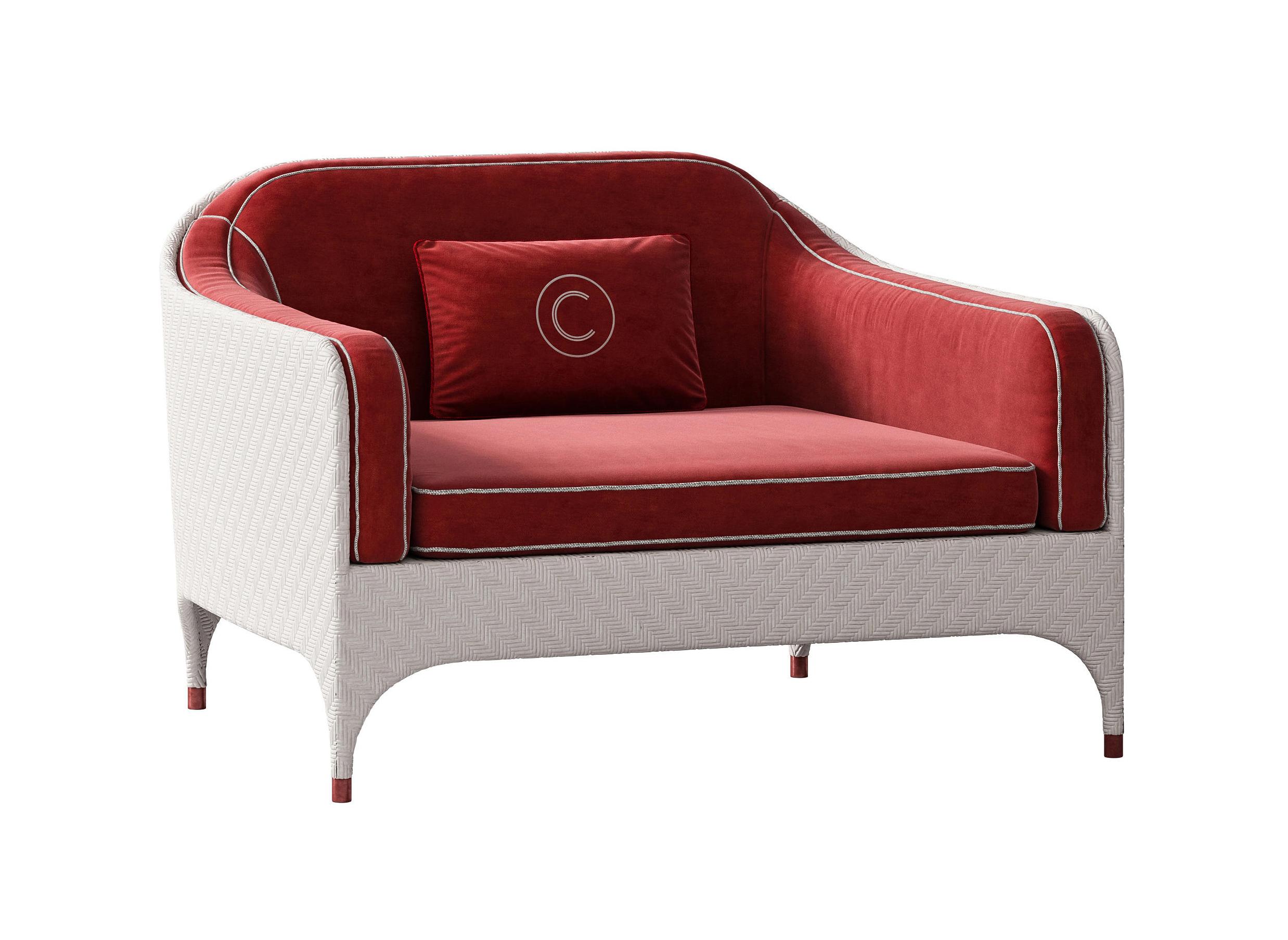 Широкое уличное кресло с подушками