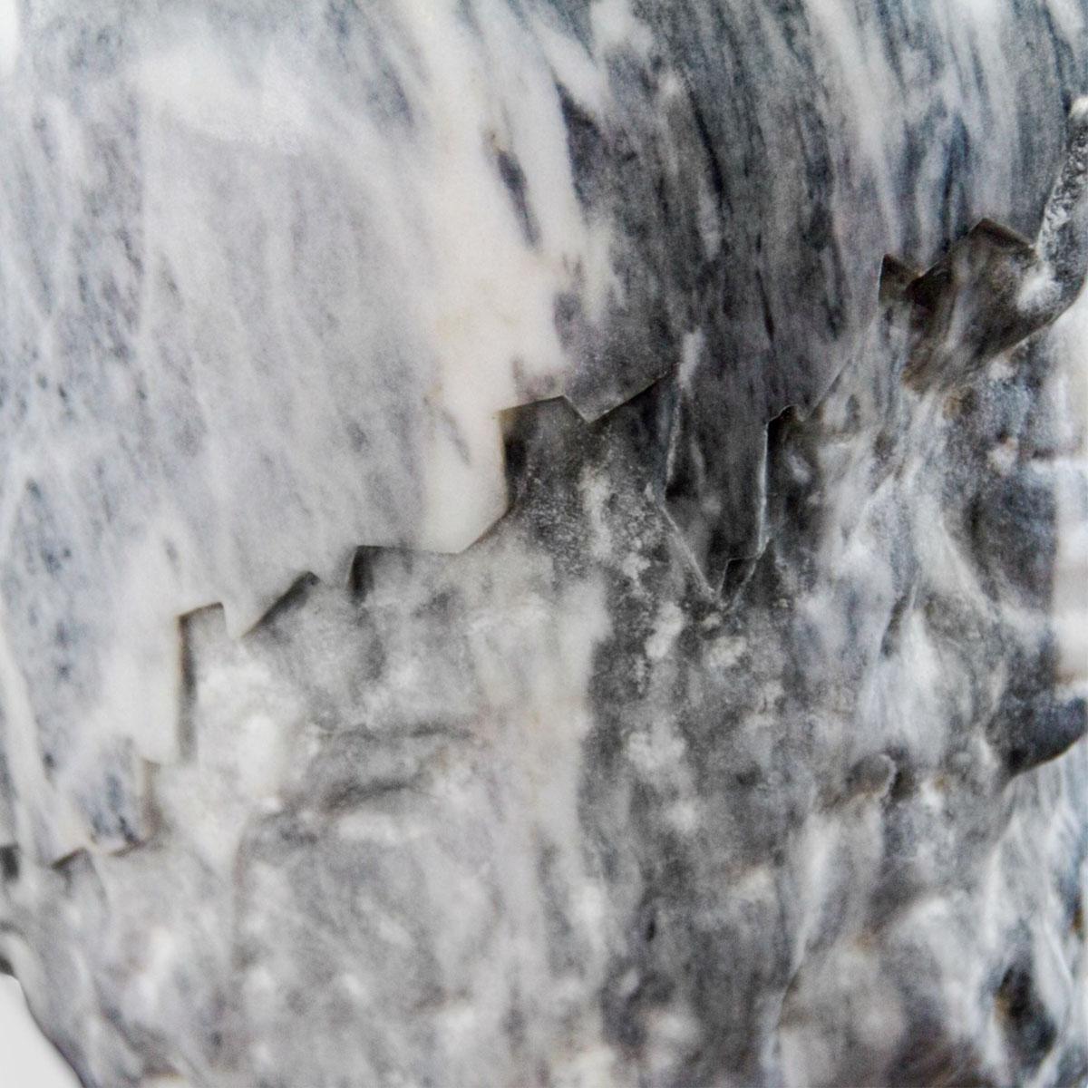 Табурет из каррарского мрамора