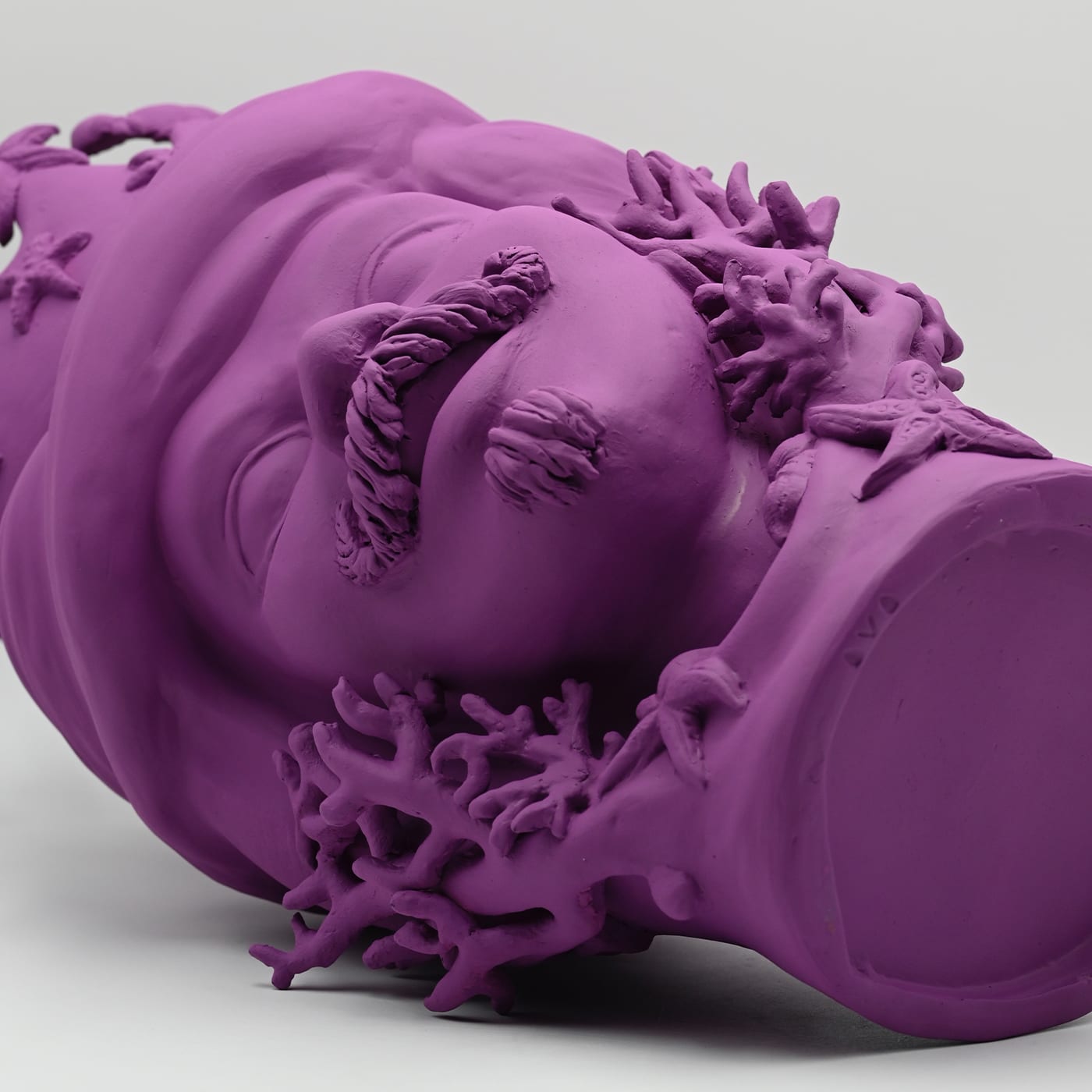 Скульптура фиолетовая Moor's Head