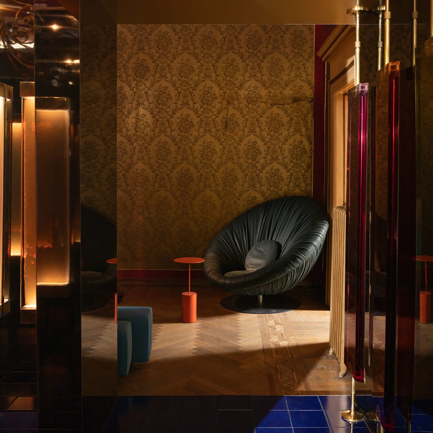 Столик круглый оранжевый Cocktail