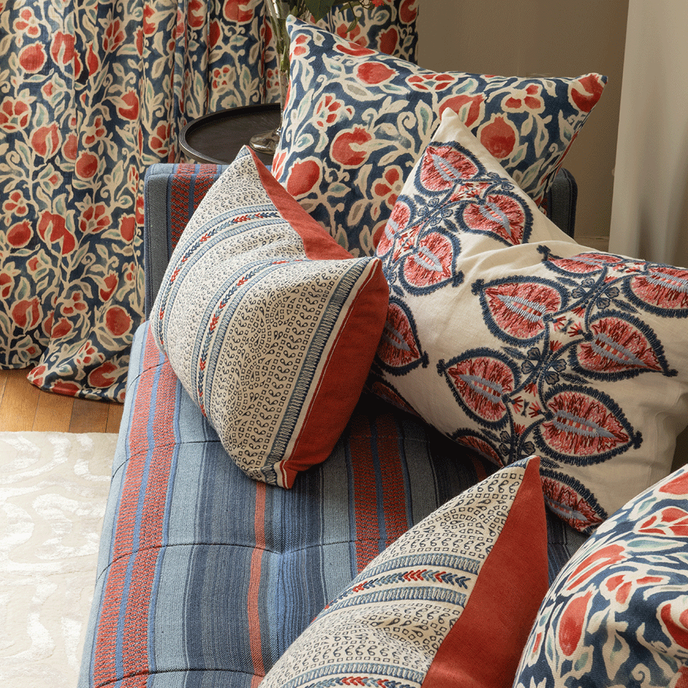 Подушка Montacute Rouge 60 × 40