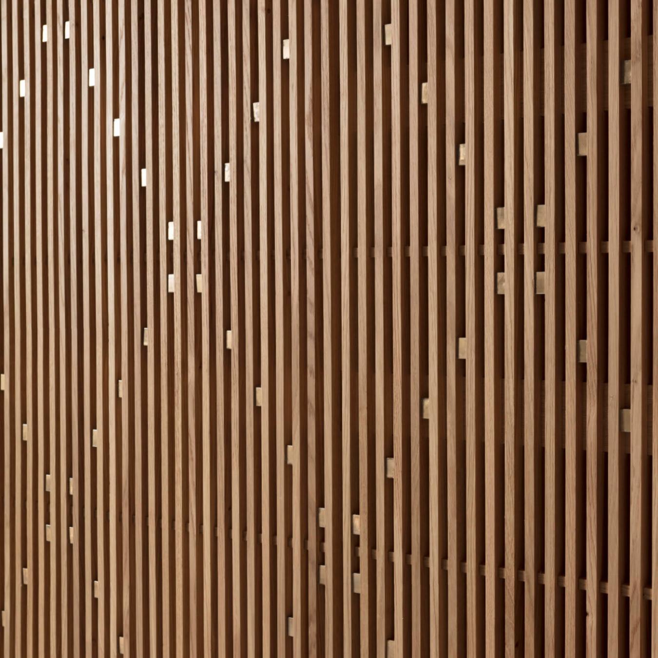 Модерновый деревянный шкаф