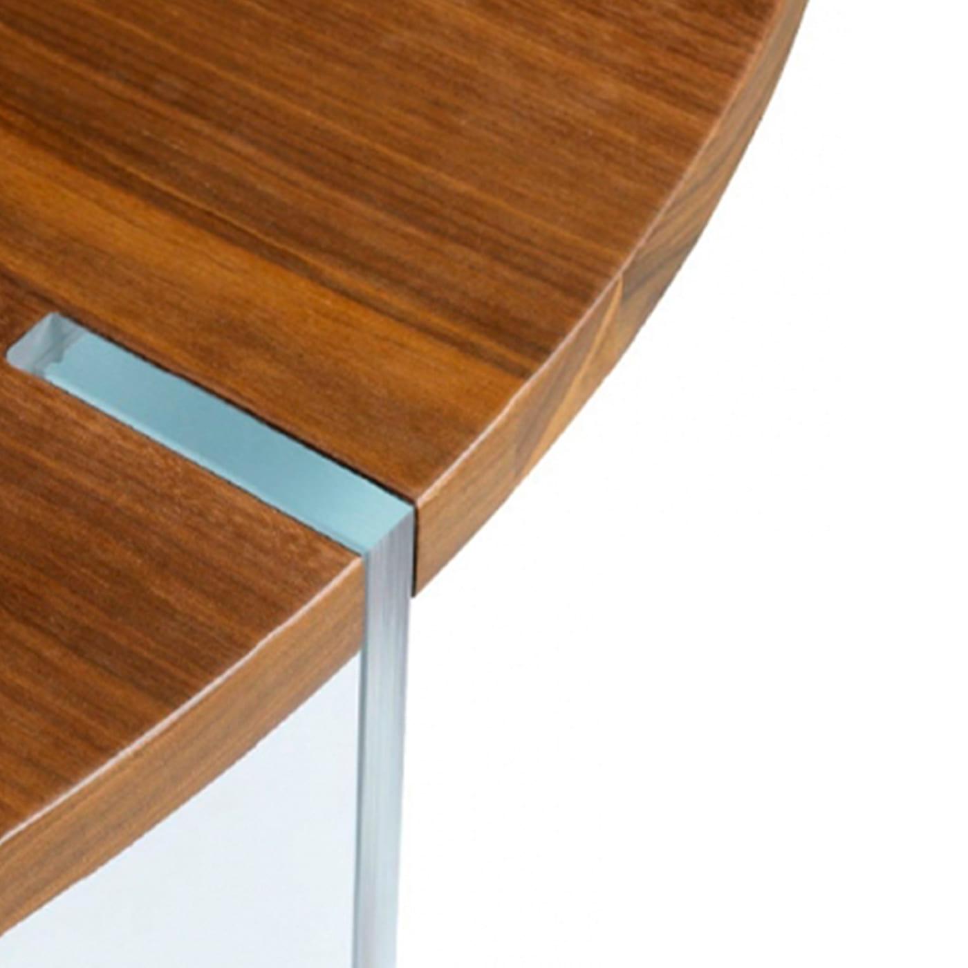 Круглый стол коричневый Sospeso