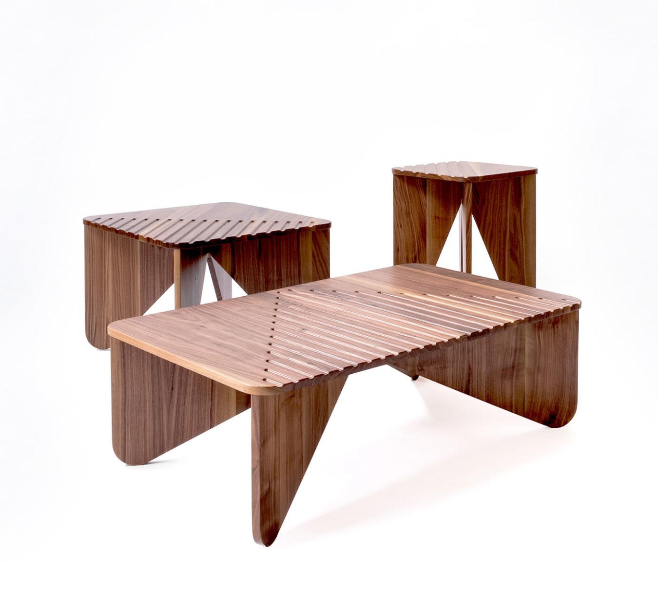 Компактный низкий столик из дерева