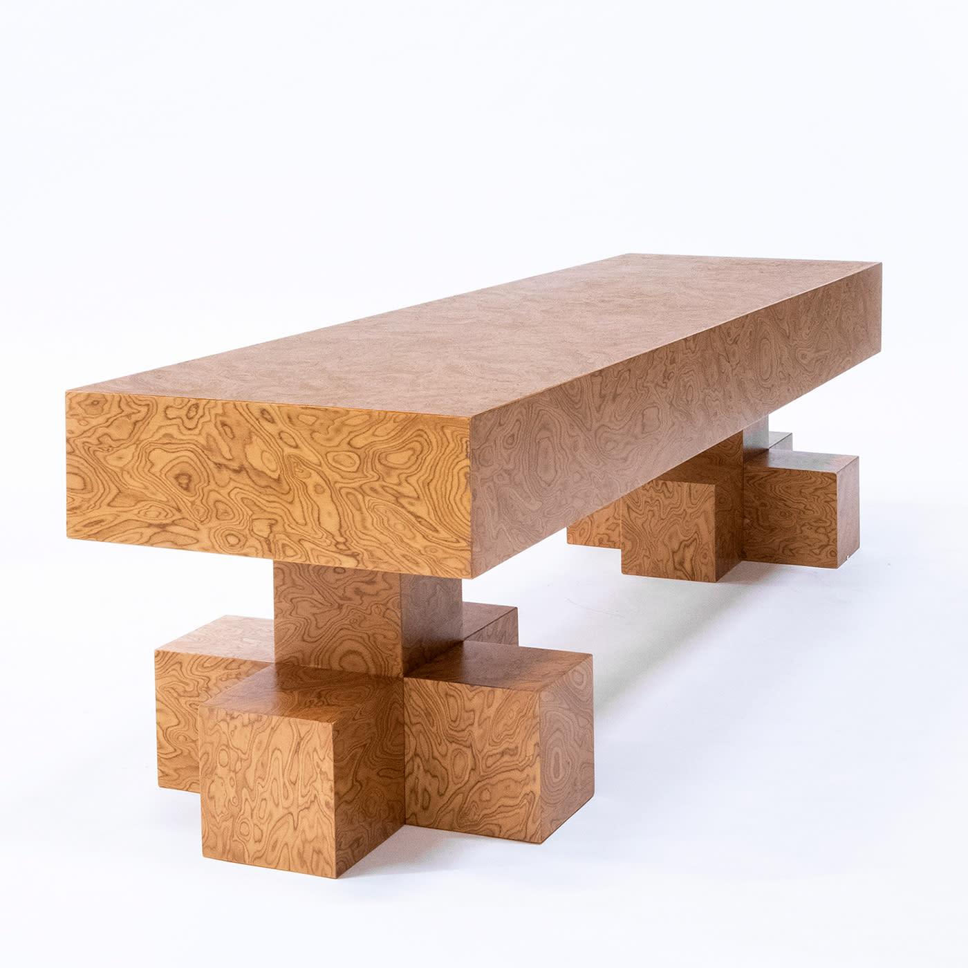 Минималистичная банкетка из итальянского дерева