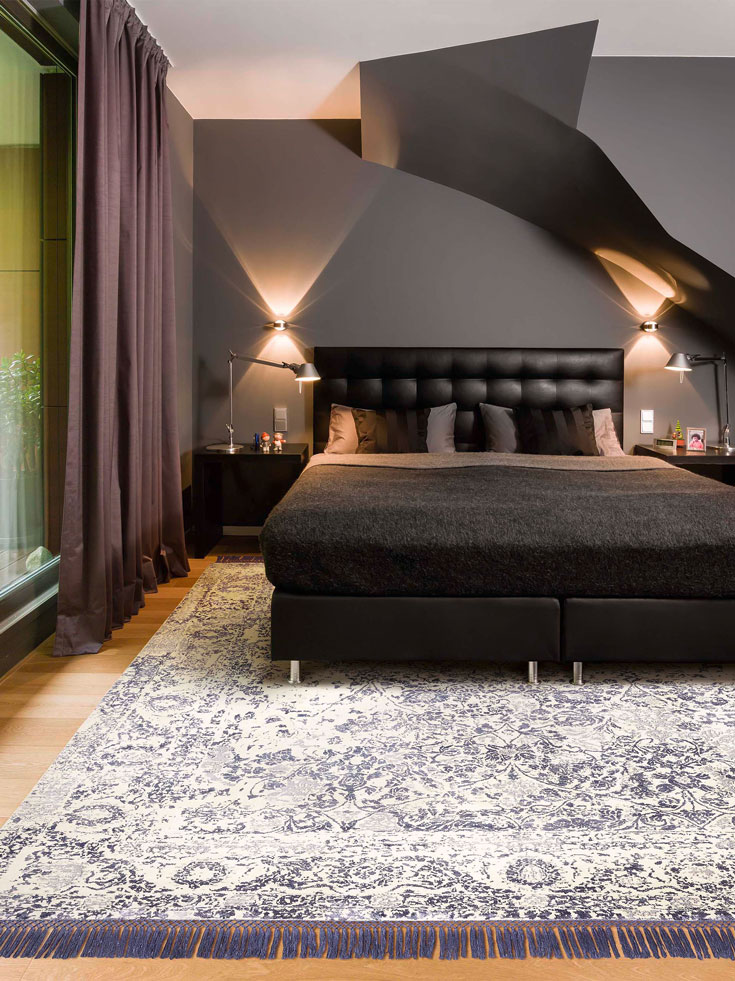 Роскошный ковер сиренево-серого цвета