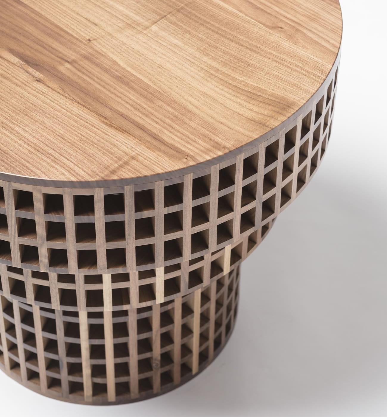 Деревянный журнальный столик