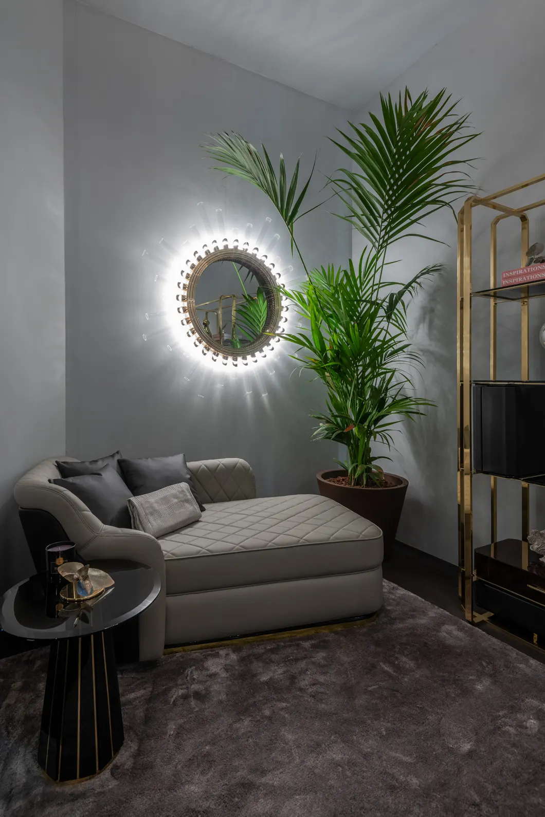 Настенное зеркало Regal XL с подсветкой