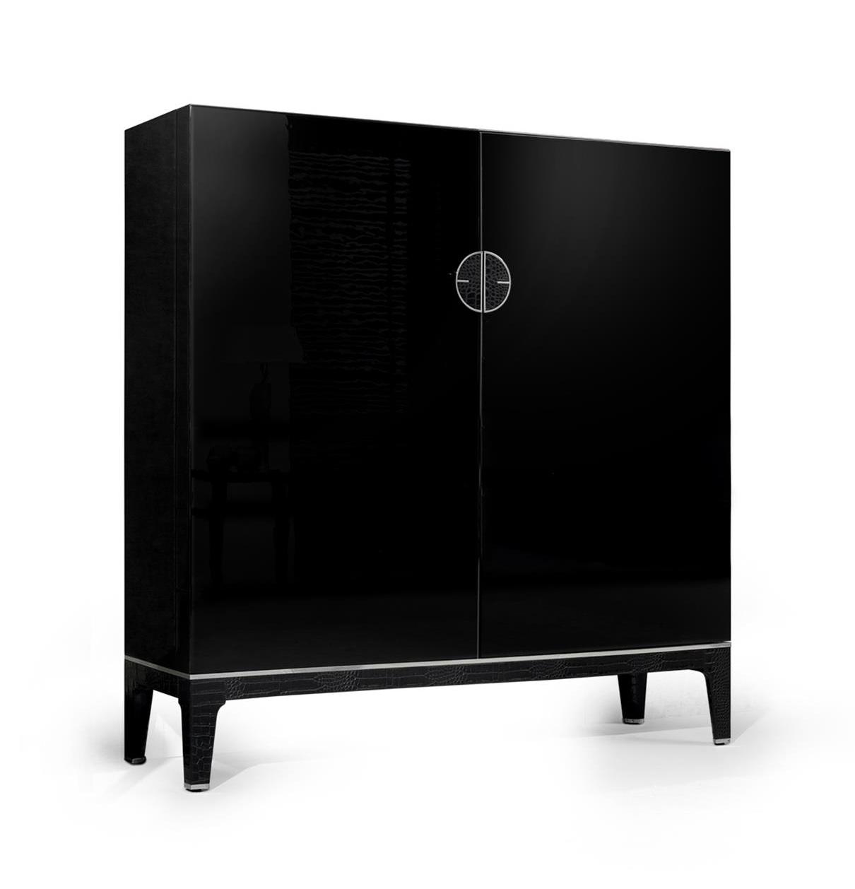 Буфет с дверцами и ящиками