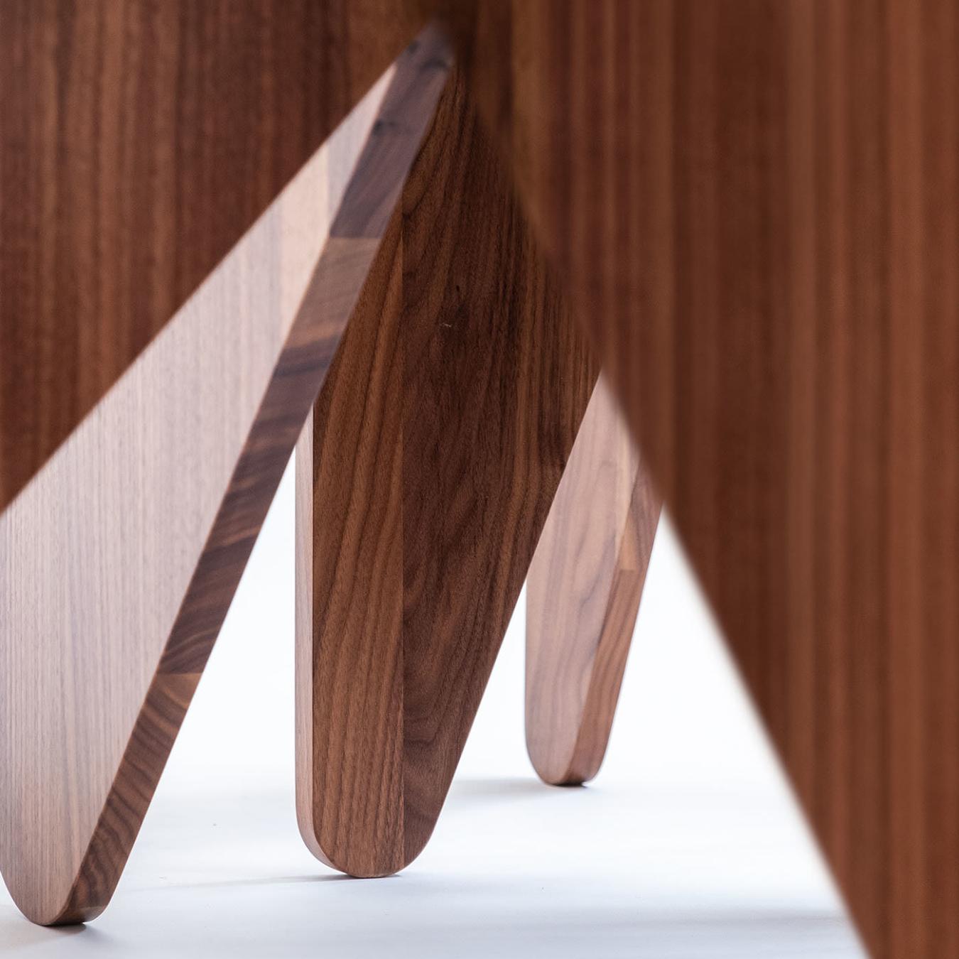 Средний низкий столик из дерева