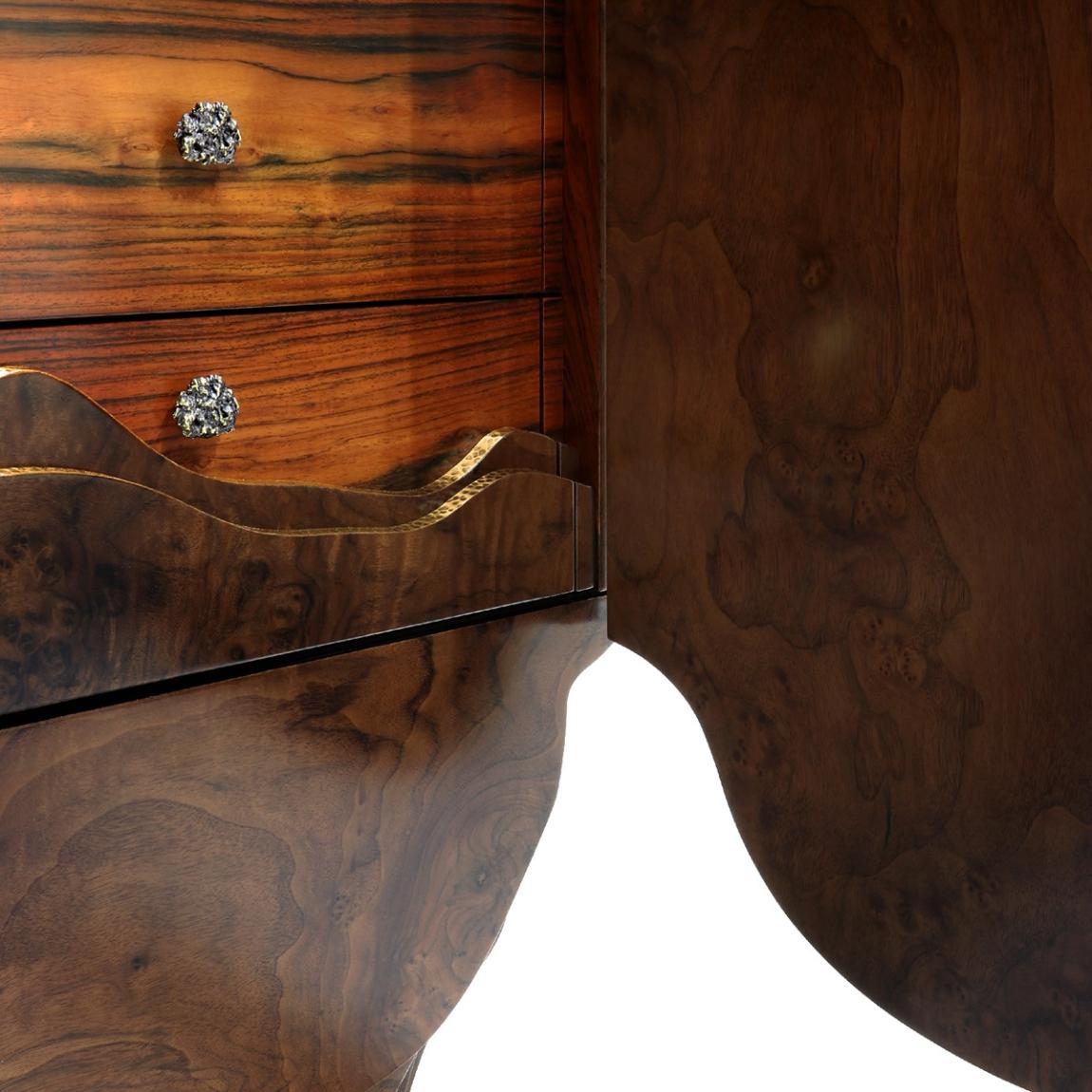 Шкаф из дерева