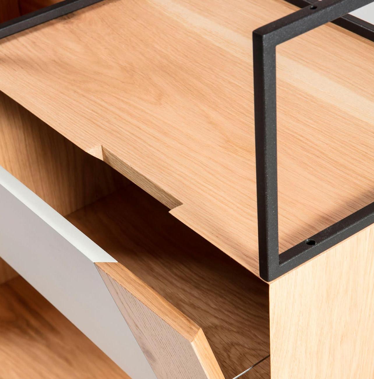 Открытый книжный шкаф из натурального дерева