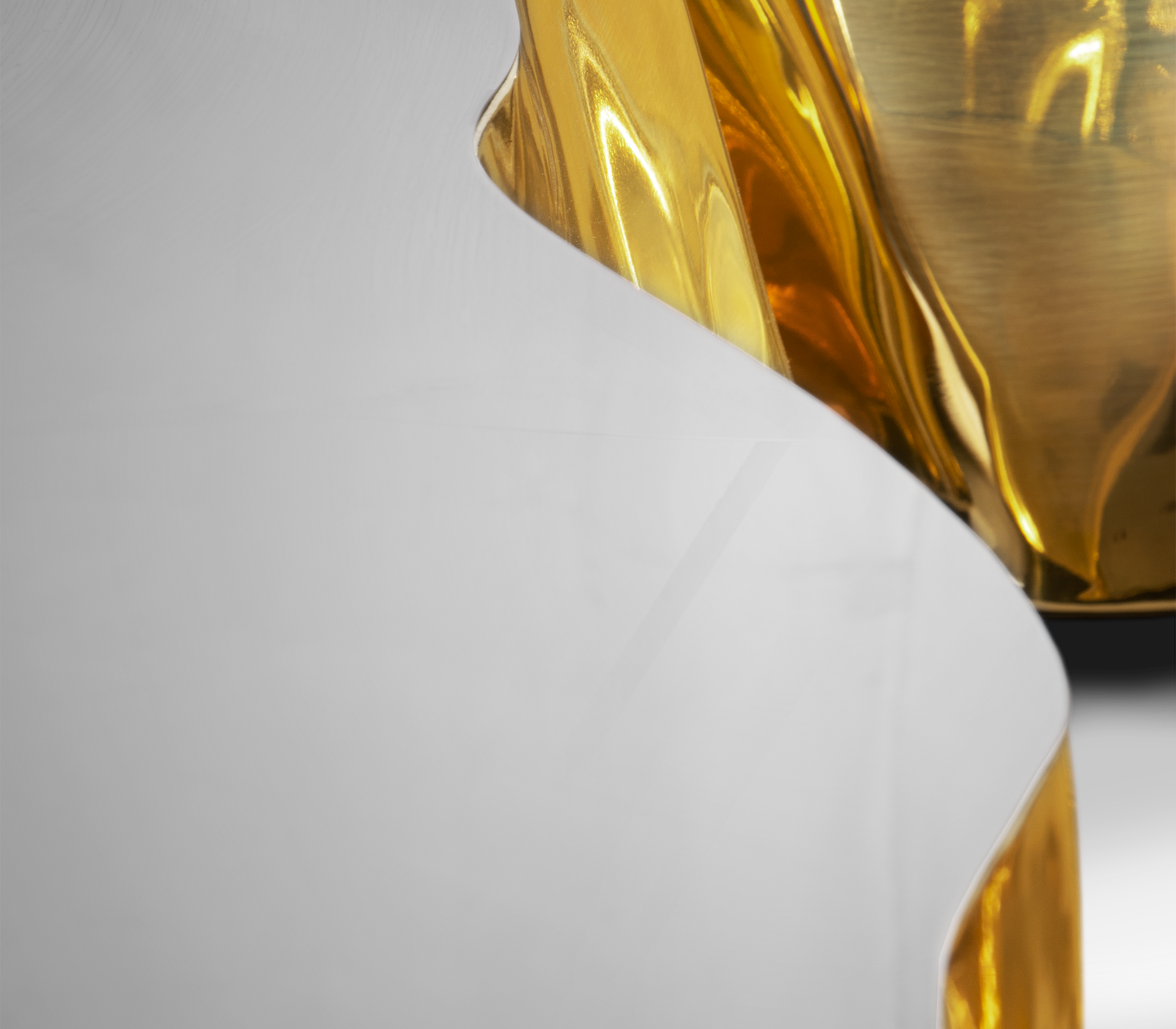 Центральный стол Fissure