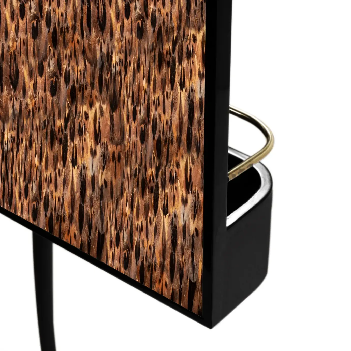 Барный шкаф с золотым пером Allure