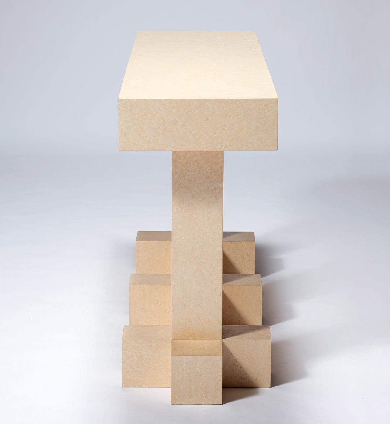 Современная итальянская консоль