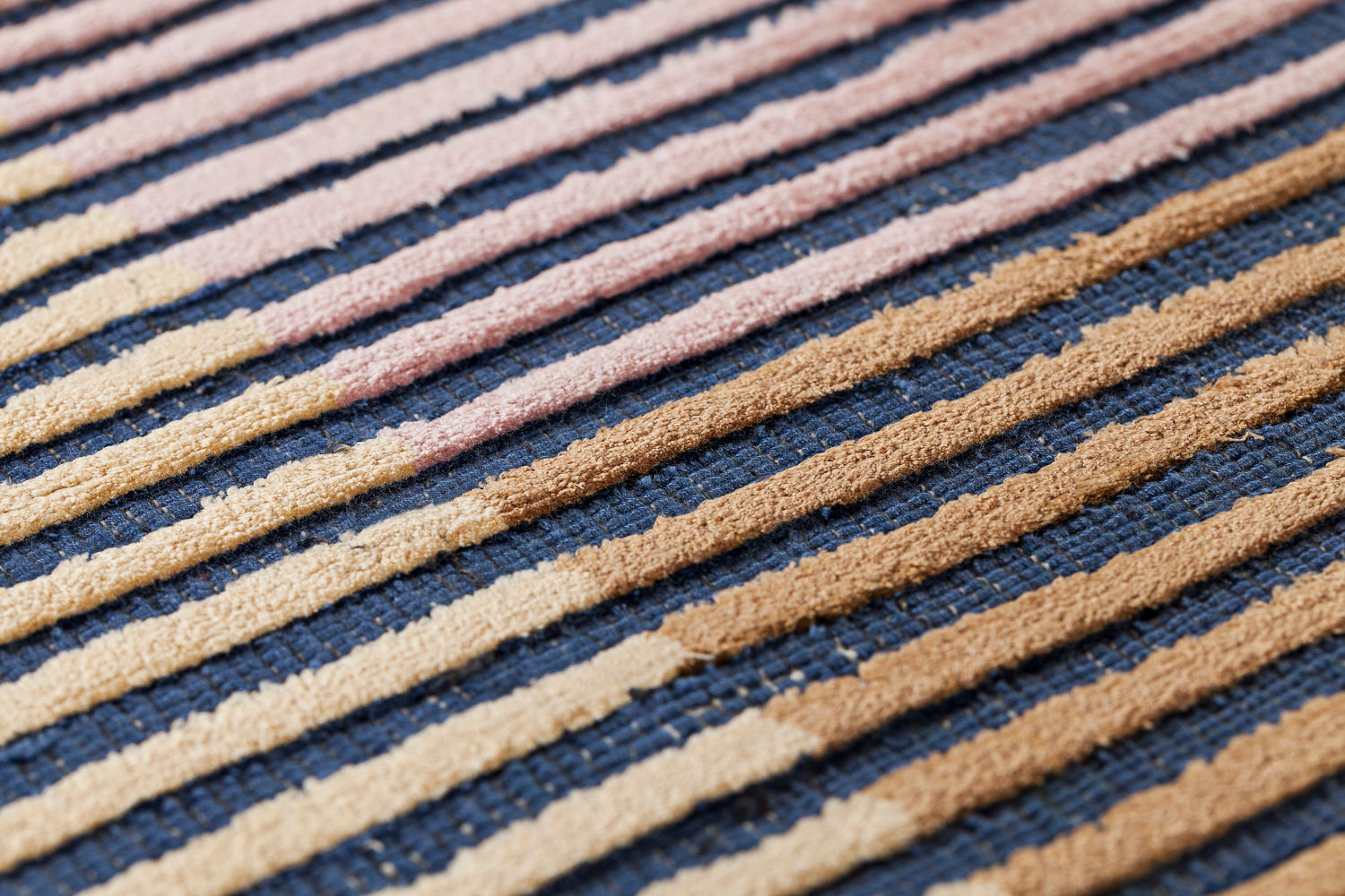 Қолмен жасалған кілем Viscose Lines Two
