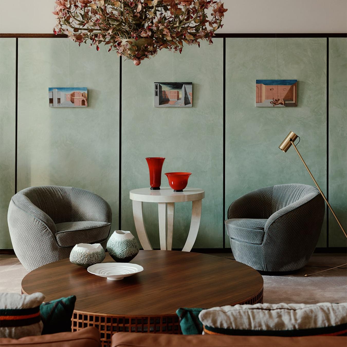 Журнальный столик из итальянского ореха