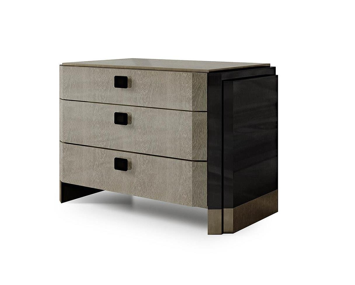 Тумбочка с 3 ящиками и бронзой Bronze Nightstand