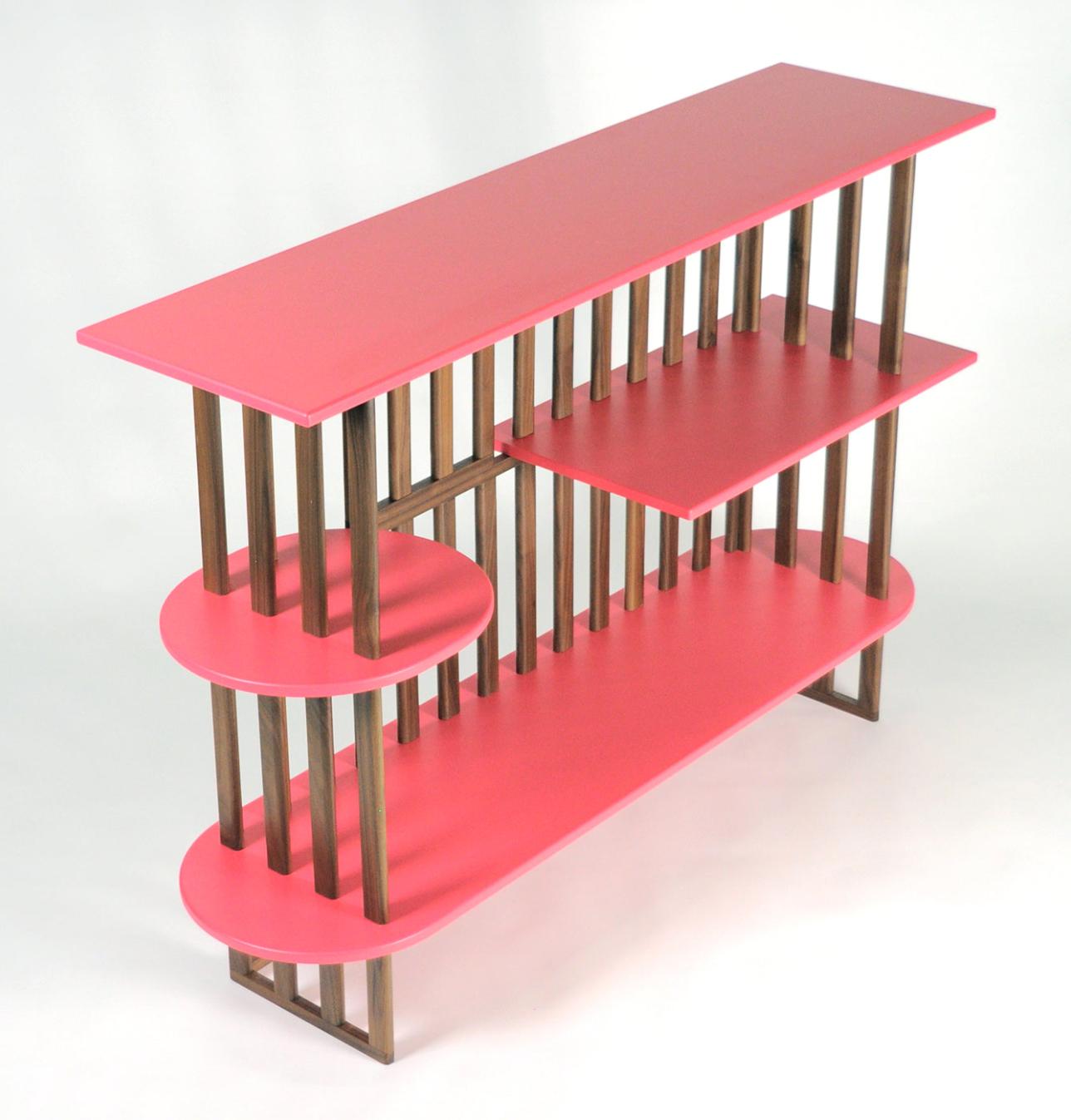 Розовый трехуровневый книжный шкаф