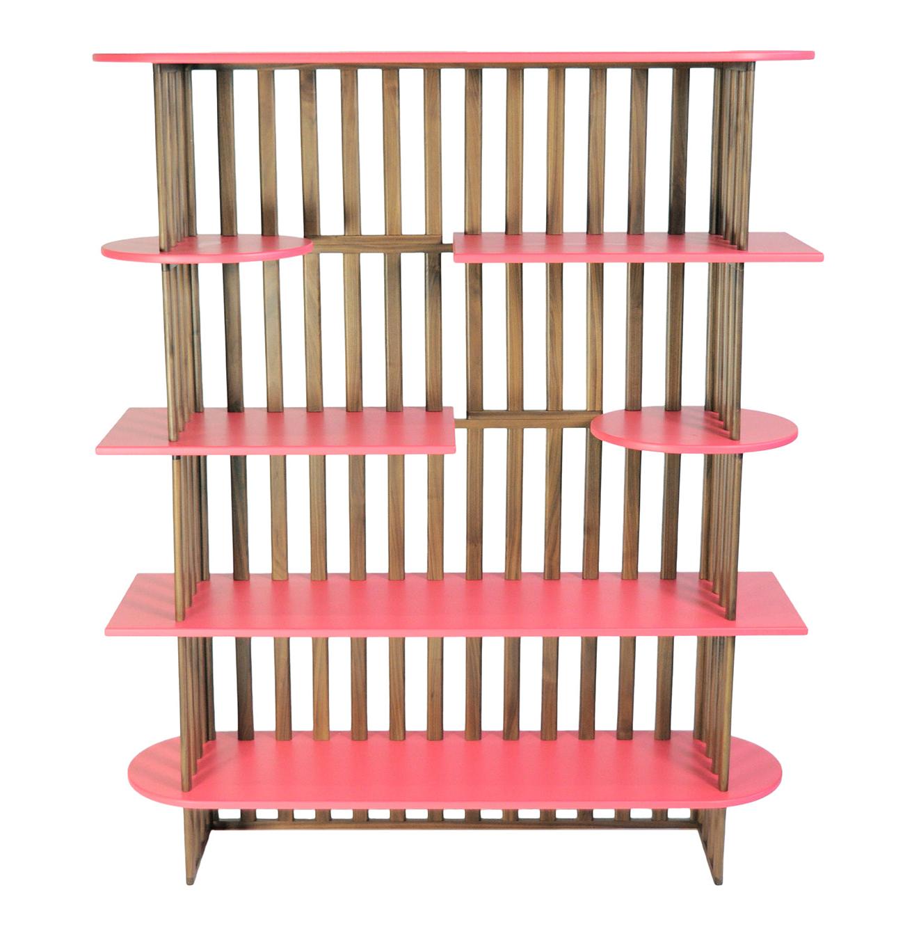 Розовый пятиуровневый книжный шкаф