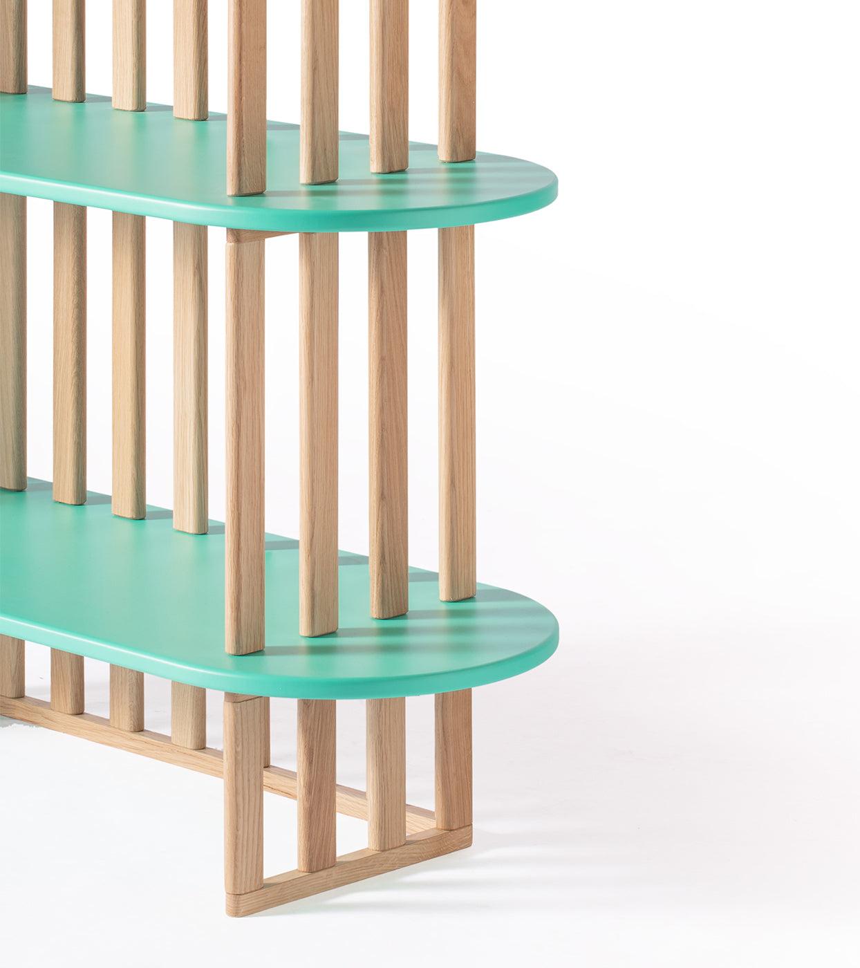 Зеленый четырехъярусный книжный шкаф