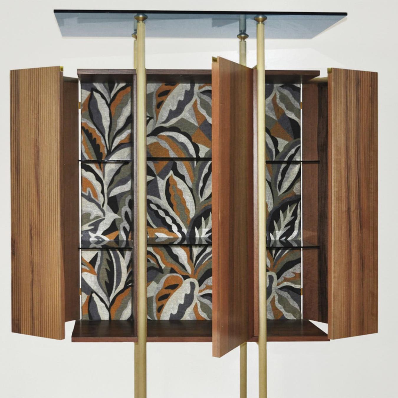 Минималистичный шкаф из дерева