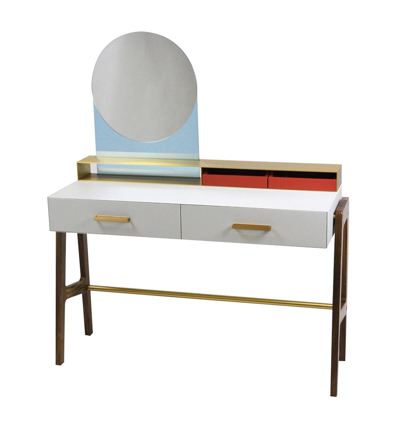 Изысканный туалетный столик с зеркалом