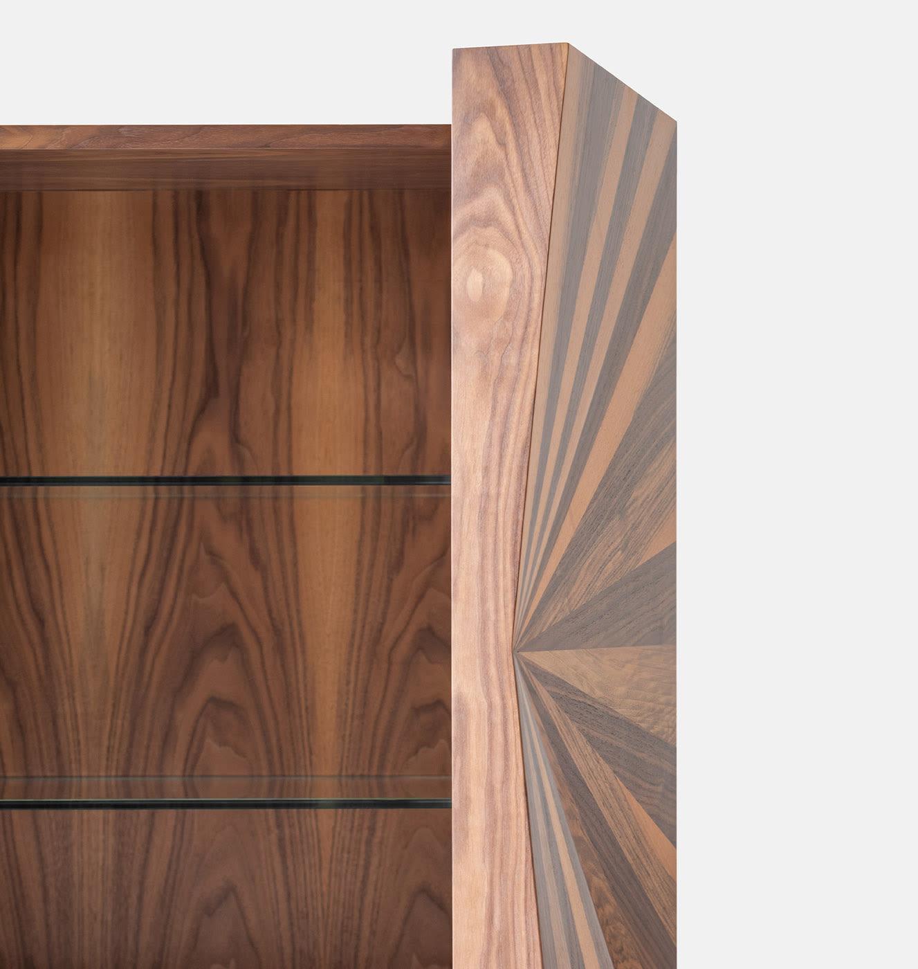 Шкаф с деревянным шпоном