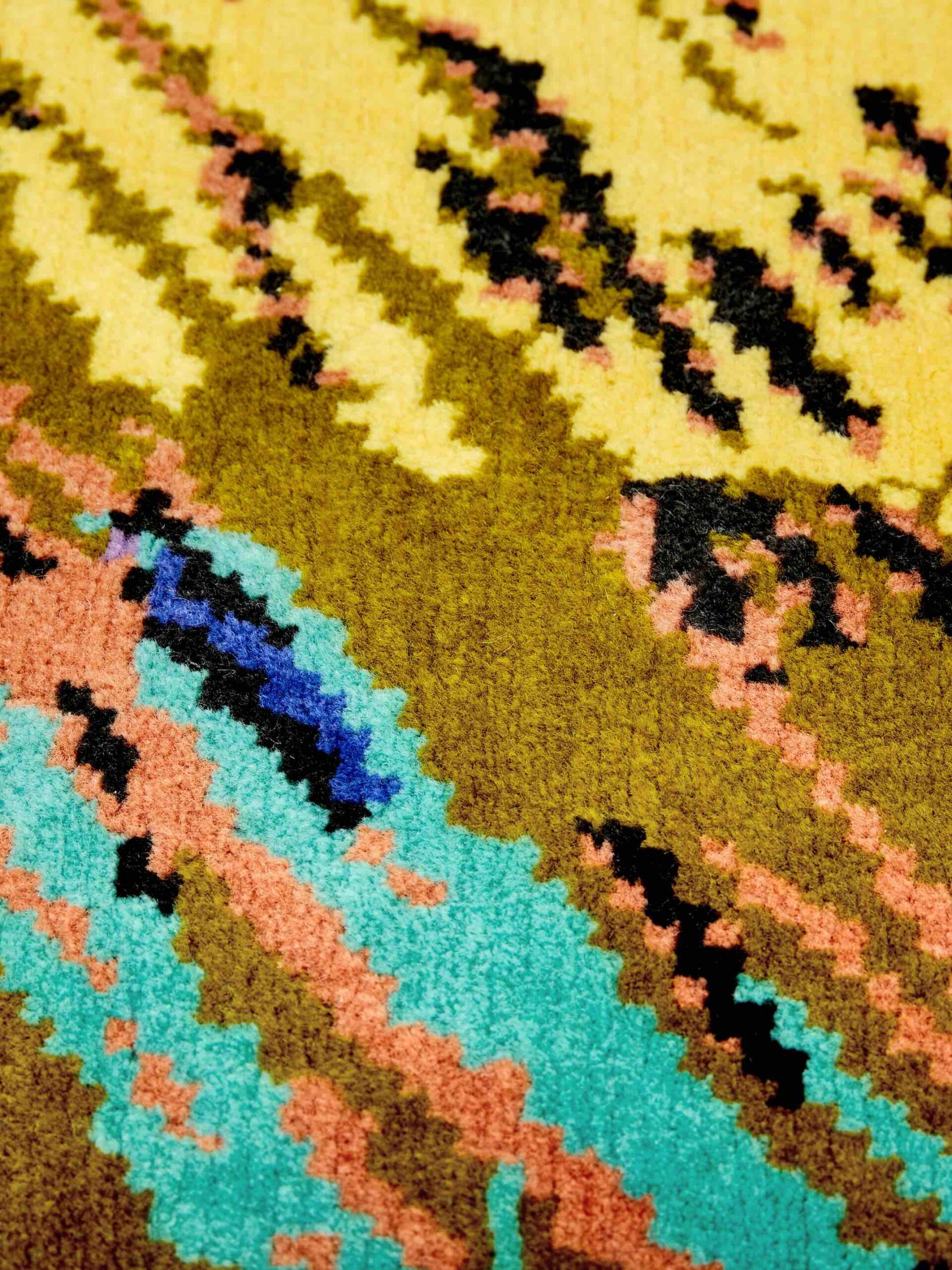 Ковер нестандартной формы Disappearing Spectrum