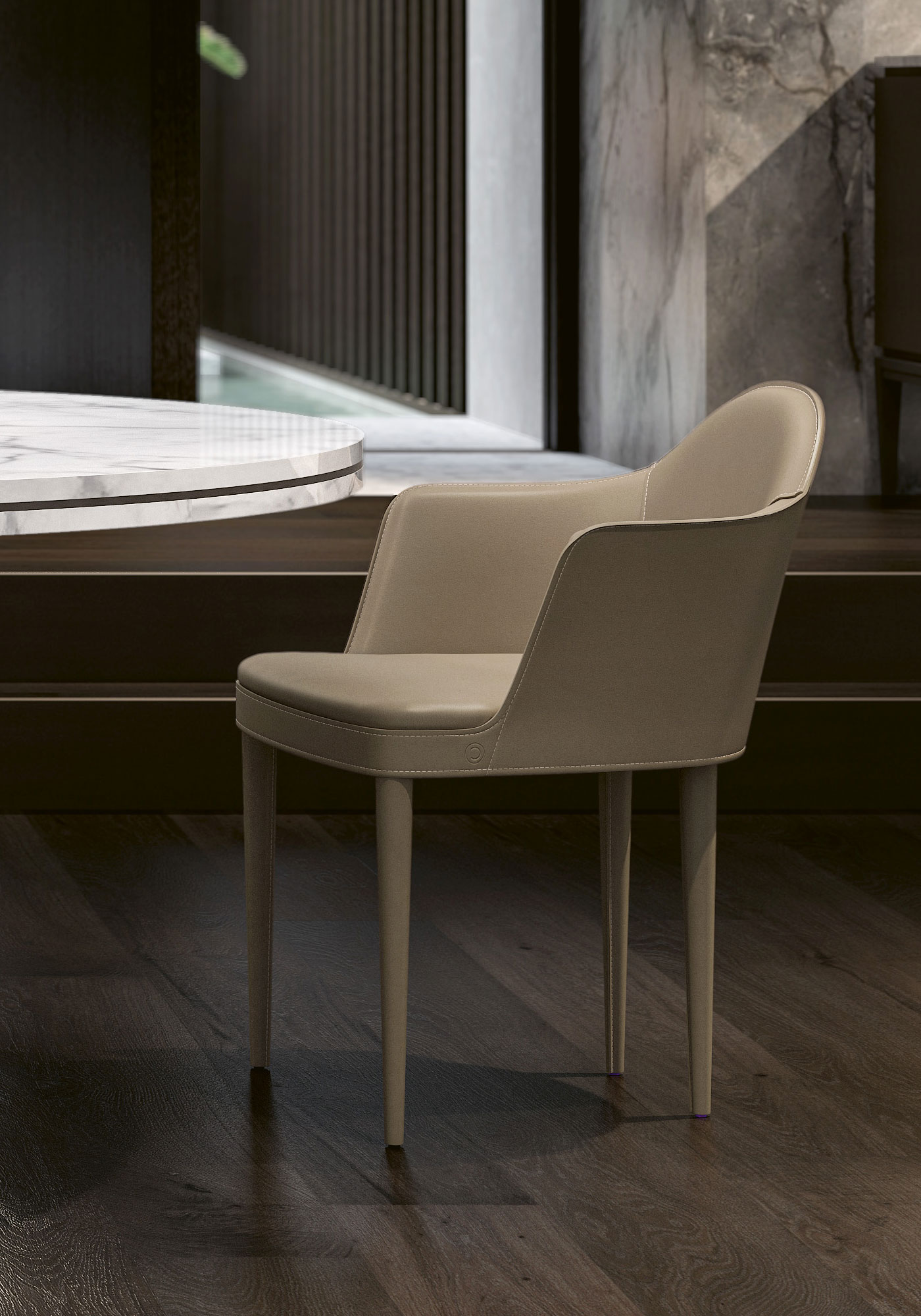 Кожаное кресло с подлокотниками