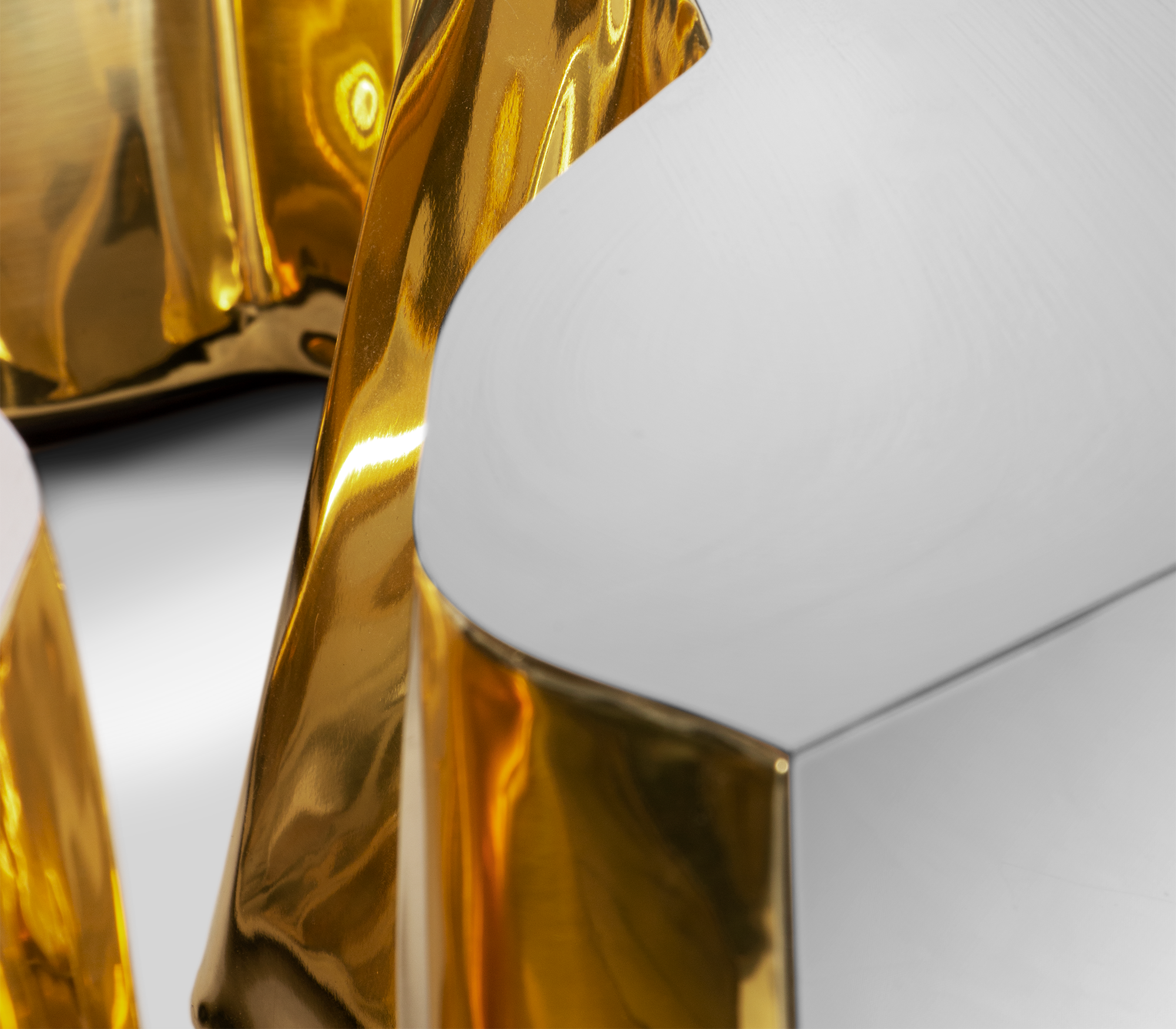 Центральный стол Fissure