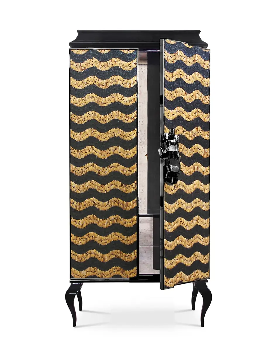 Шкаф с отделкой карамельными перьями Mirage