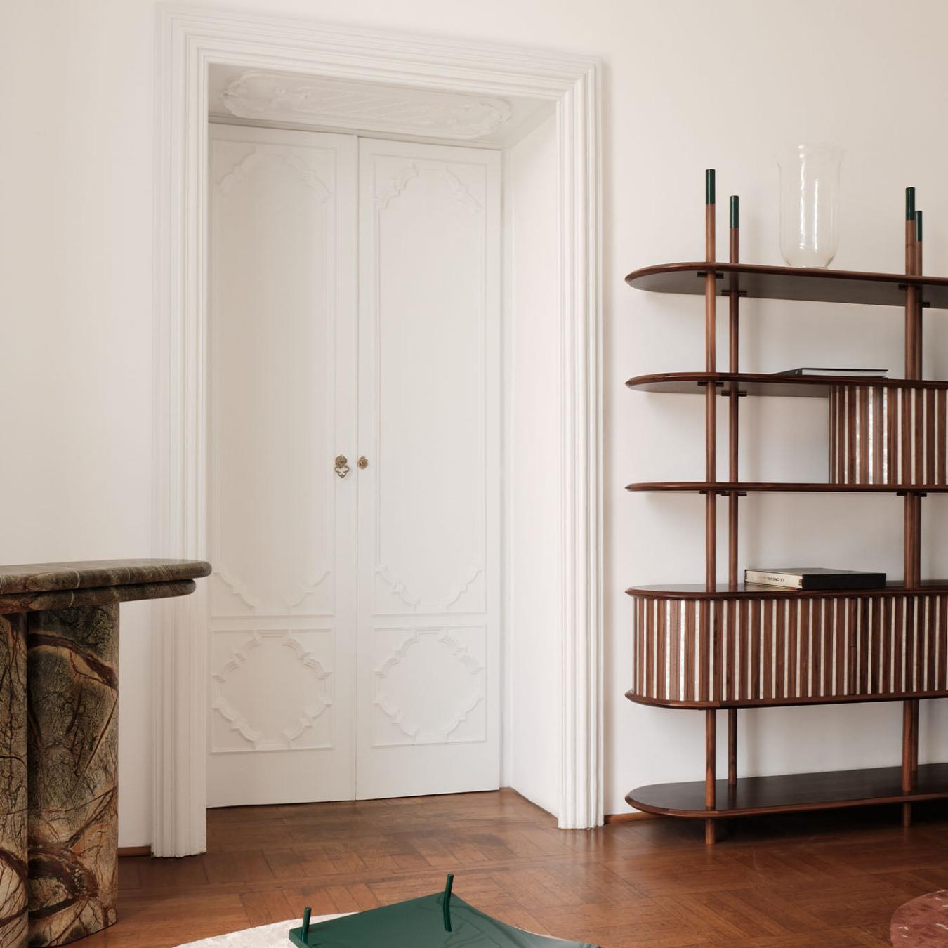 Модульный книжный шкаф из массива дерева