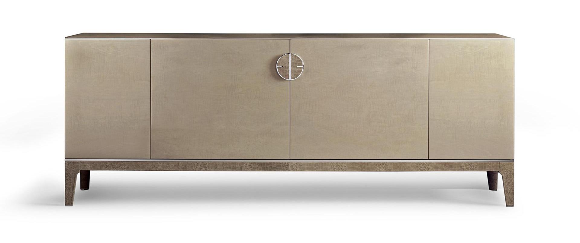 Буфет с четырьмя дверцами