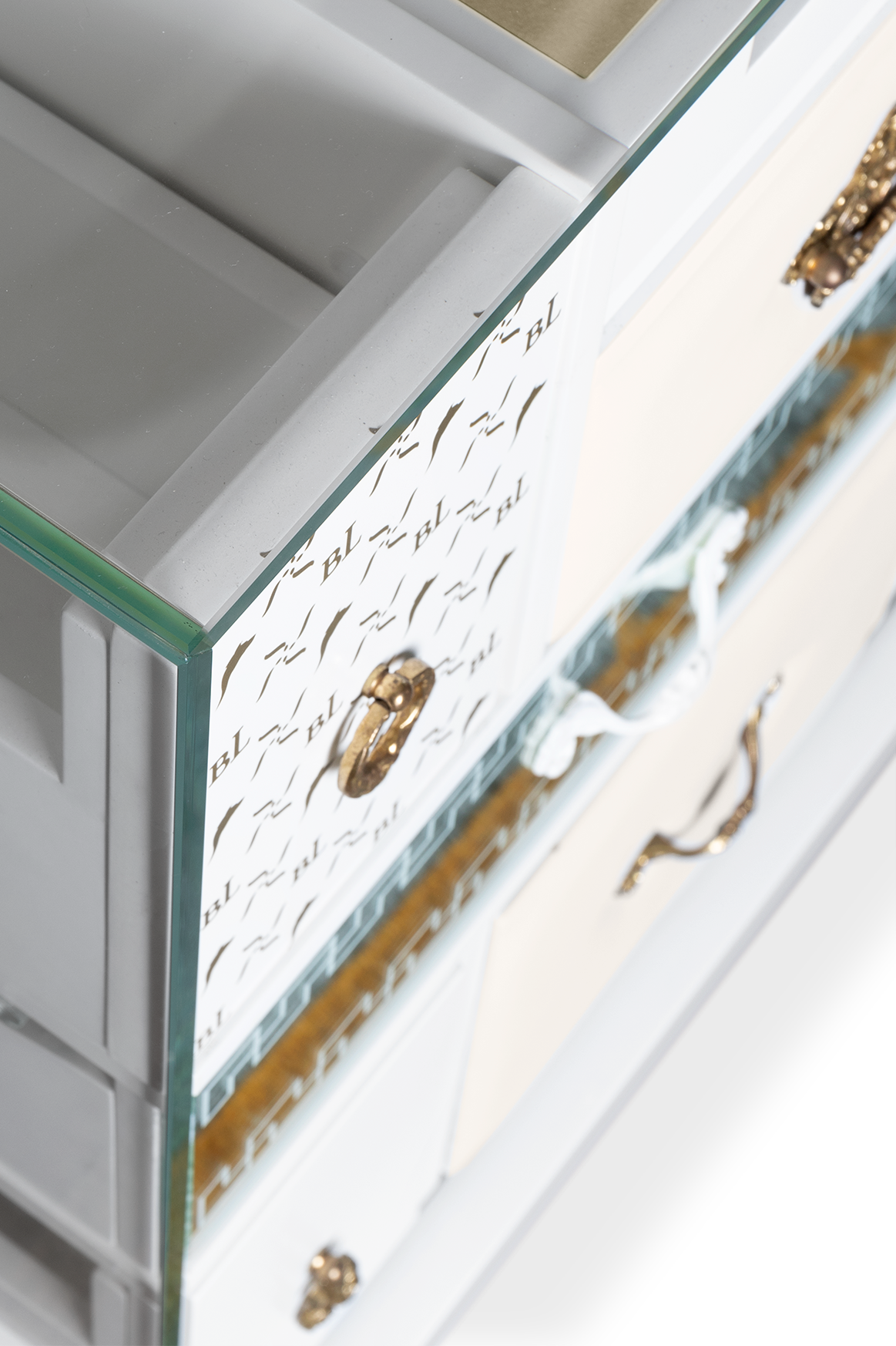 Буфет Miro White