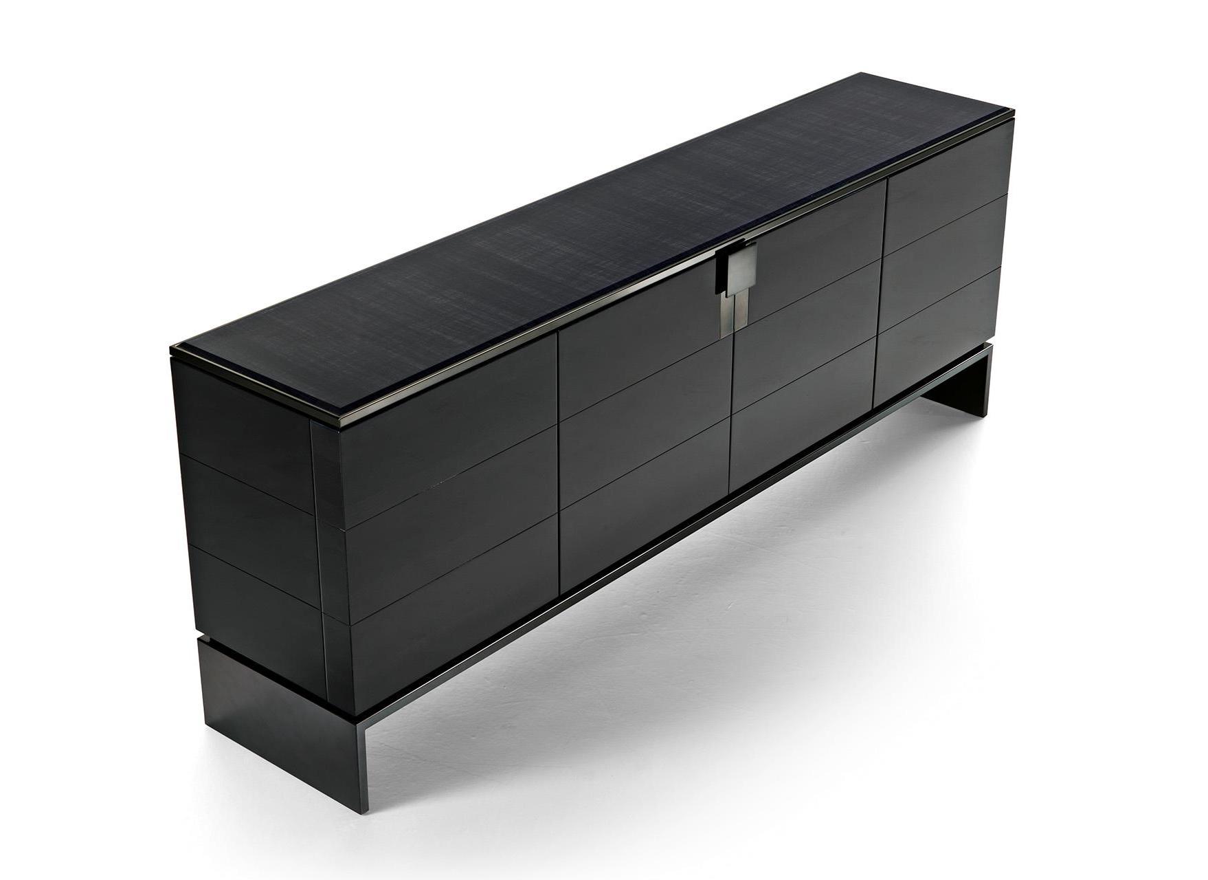 Буфет Black & More с металлическими акцентами