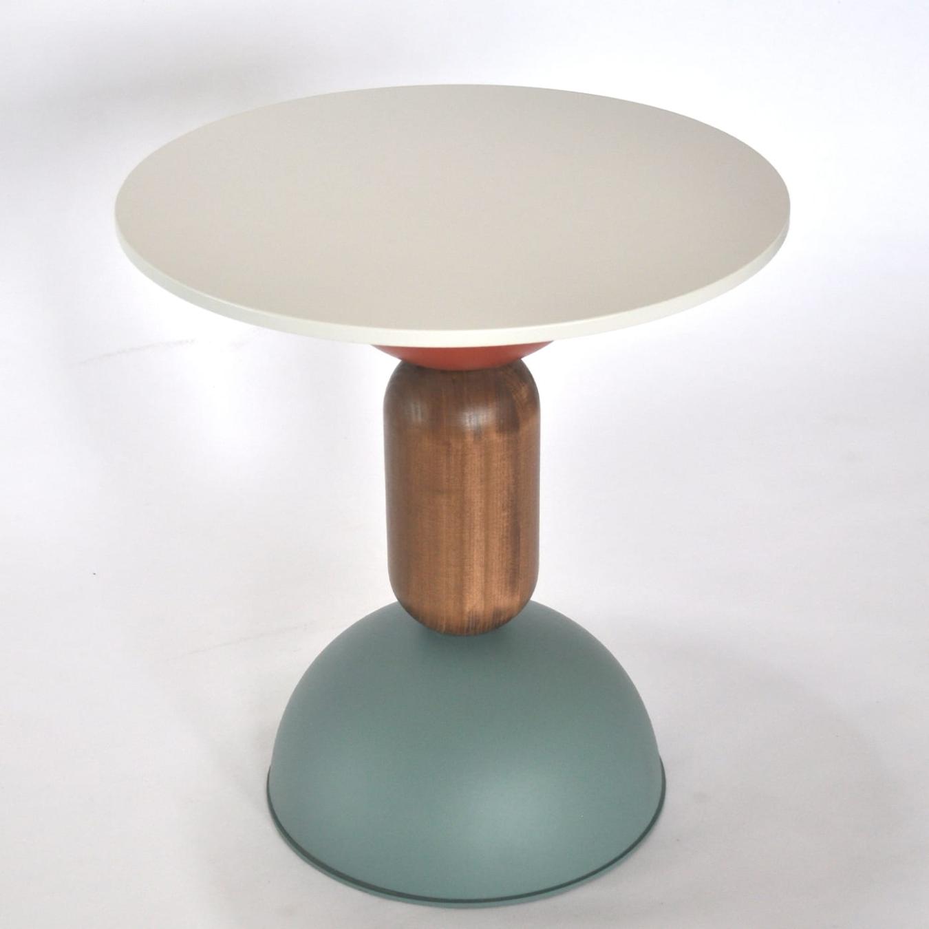 Круглый приставной столик